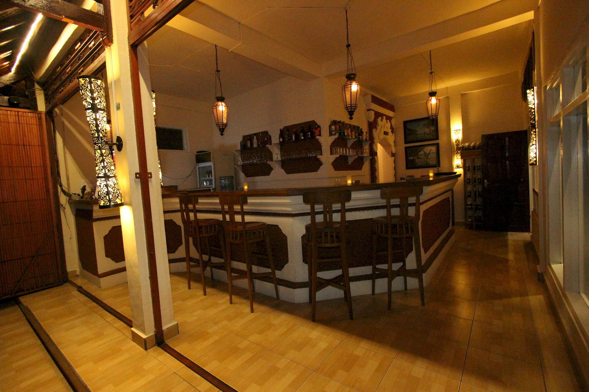 Hotel Chonos Ловина Экстерьер фото